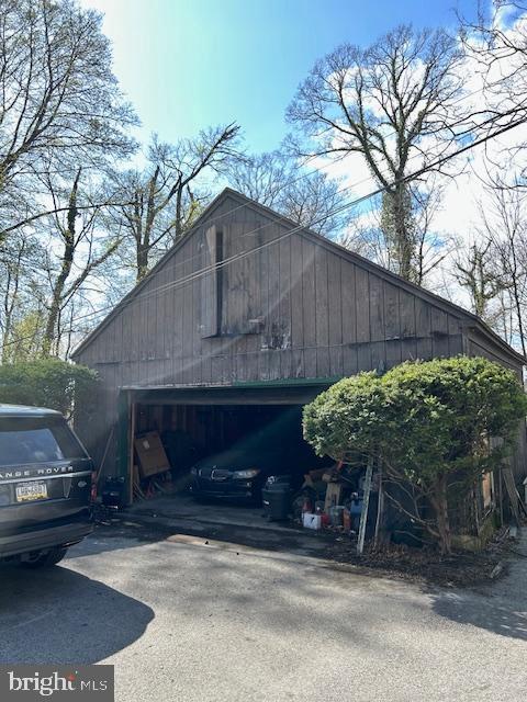 548 W MONTGOMERY AVENUE