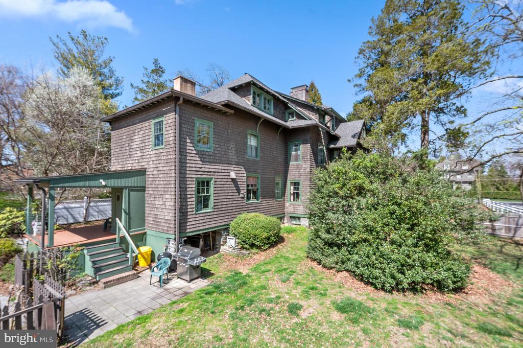 548 W MONTGOMERY AVENUE