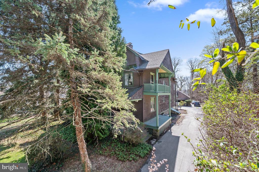548 W MONTGOMERY AVENUE