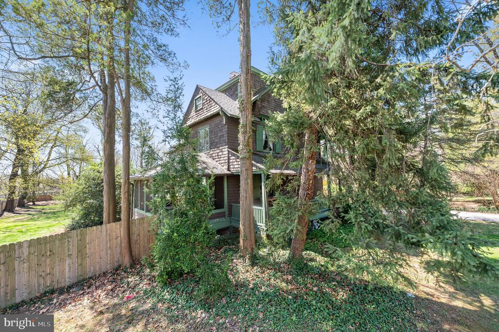 548 W MONTGOMERY AVENUE