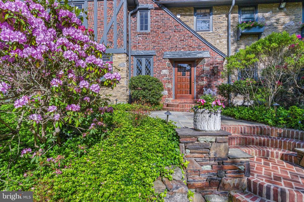 321 AIRDALE ROAD