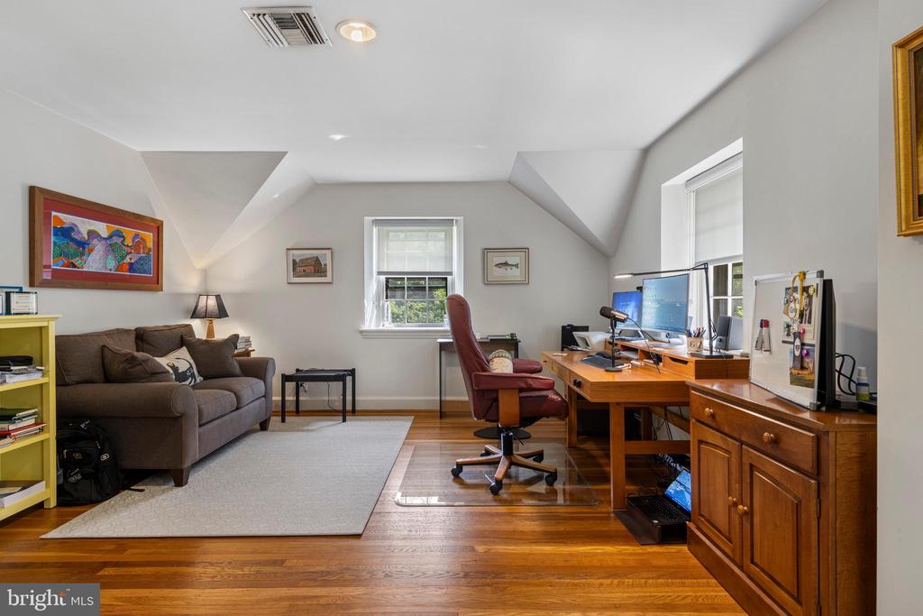 321 AIRDALE ROAD