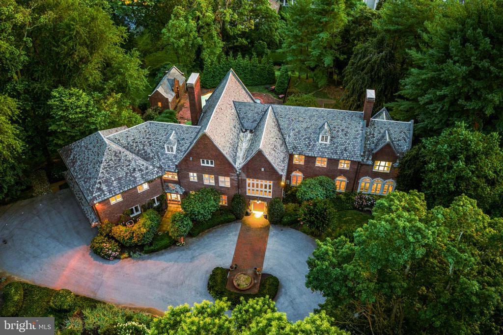 717 N SPRING MILL ROAD