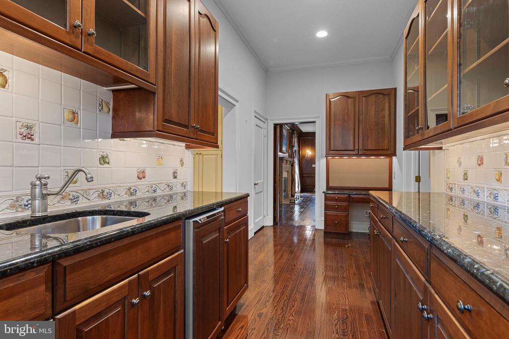 717 N SPRING MILL ROAD