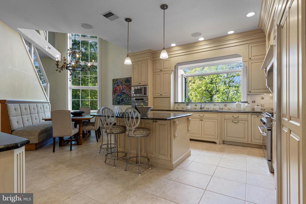 717 N SPRING MILL ROAD