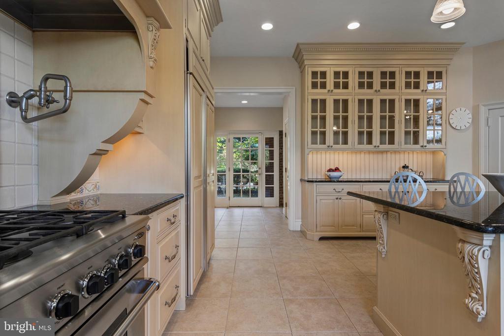717 N SPRING MILL ROAD