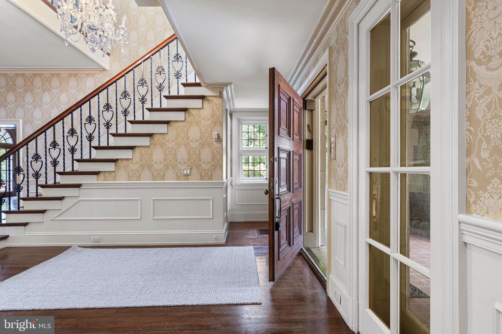 717 N SPRING MILL ROAD