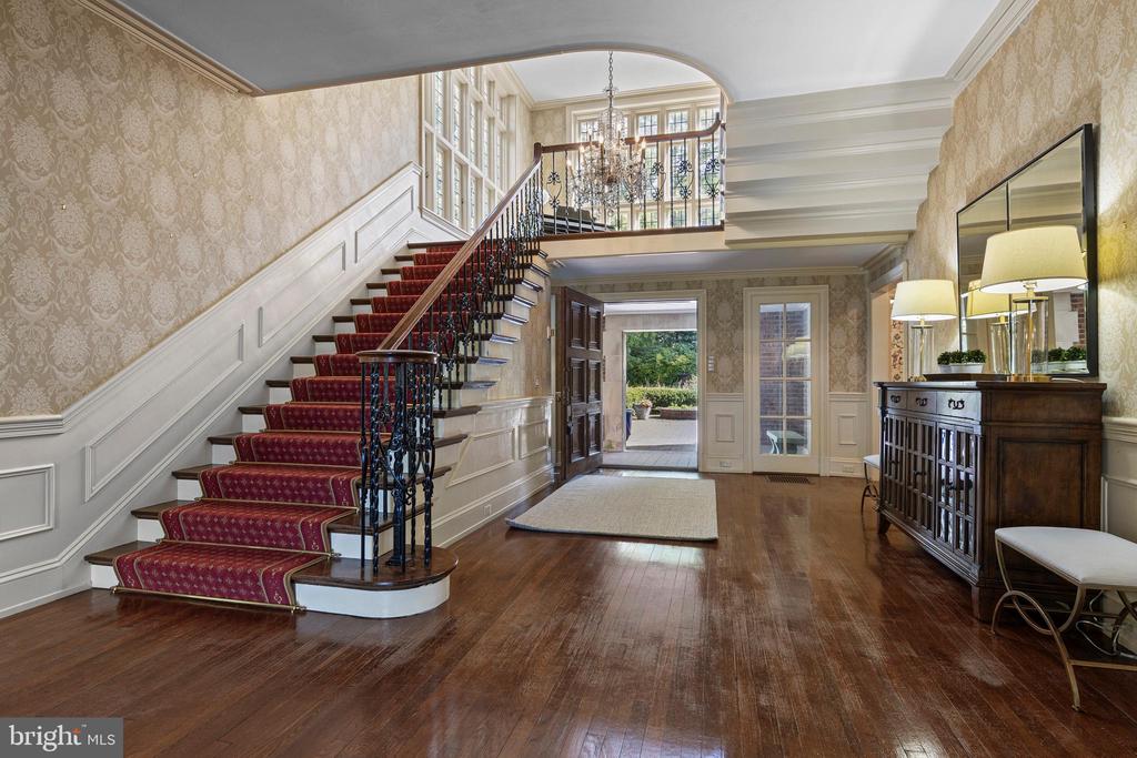 717 N SPRING MILL ROAD