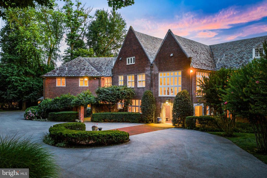 717 N SPRING MILL ROAD