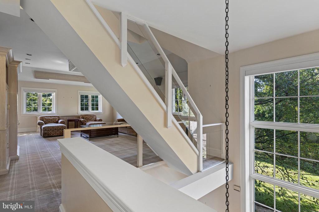 717 N SPRING MILL ROAD