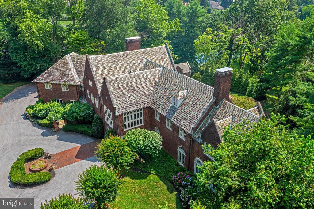 717 N SPRING MILL ROAD