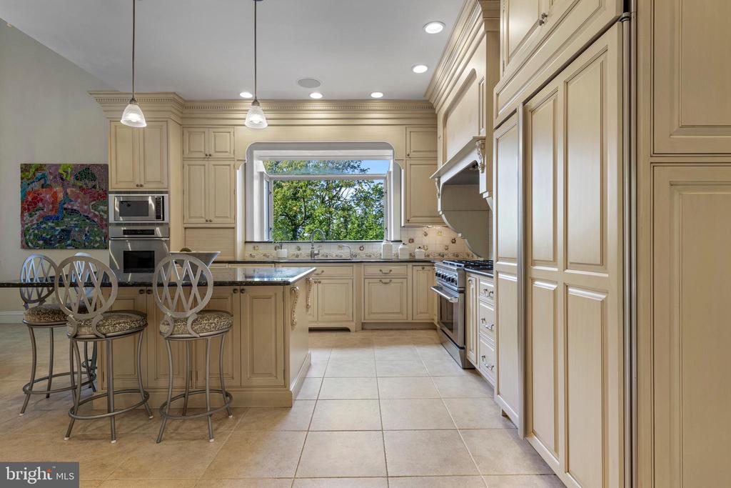 717 N SPRING MILL ROAD