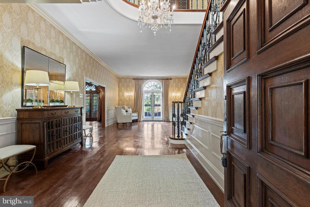 717 N SPRING MILL ROAD