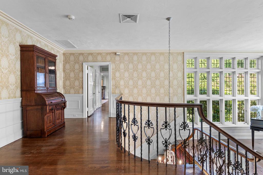717 N SPRING MILL ROAD