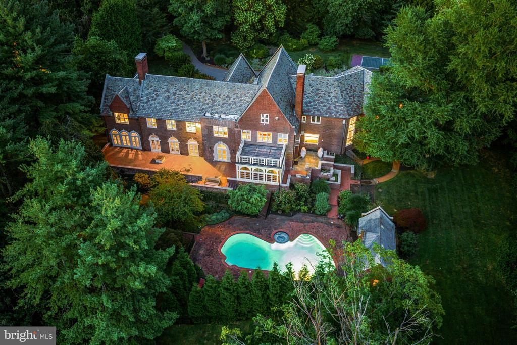 717 N SPRING MILL ROAD