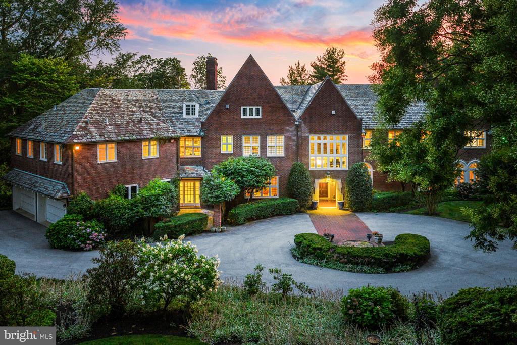 717 N SPRING MILL ROAD