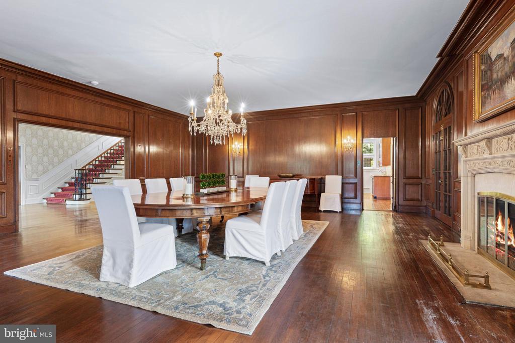 717 N SPRING MILL ROAD