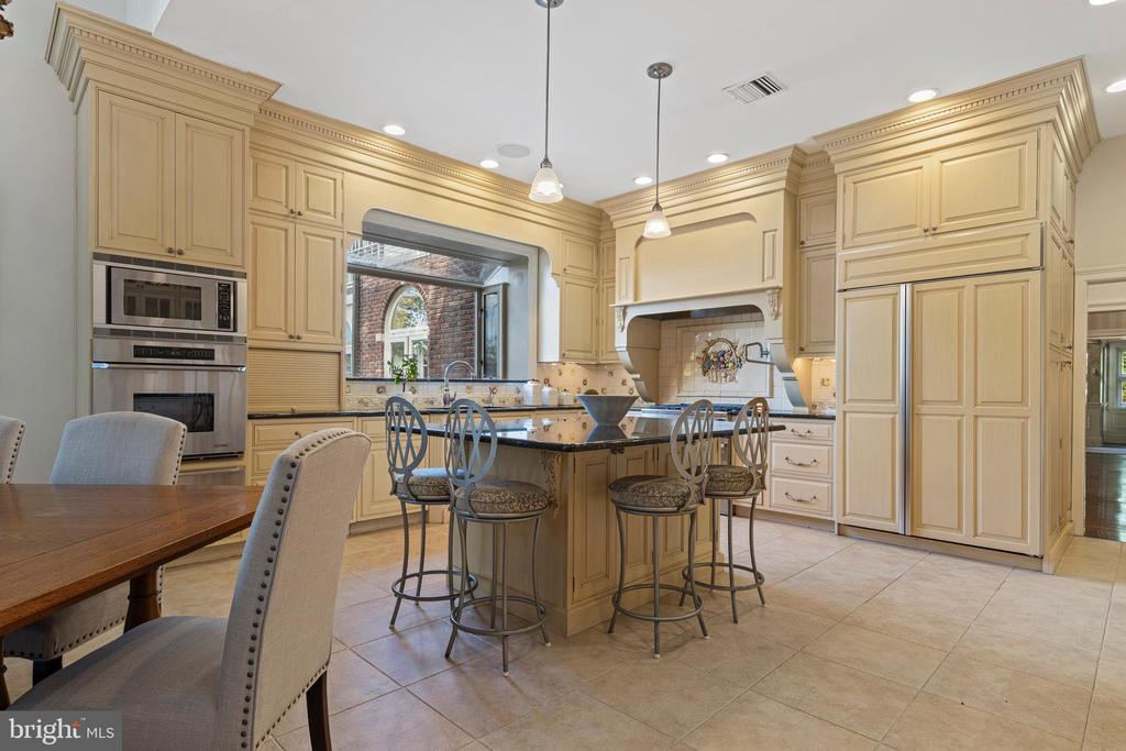 717 N SPRING MILL ROAD