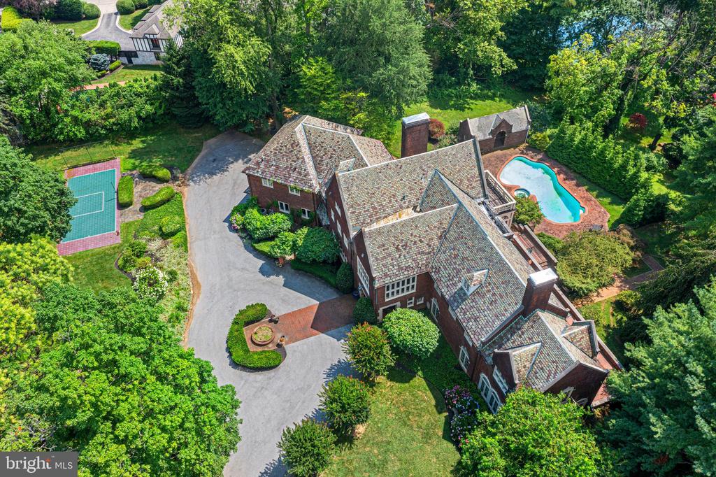 717 N SPRING MILL ROAD