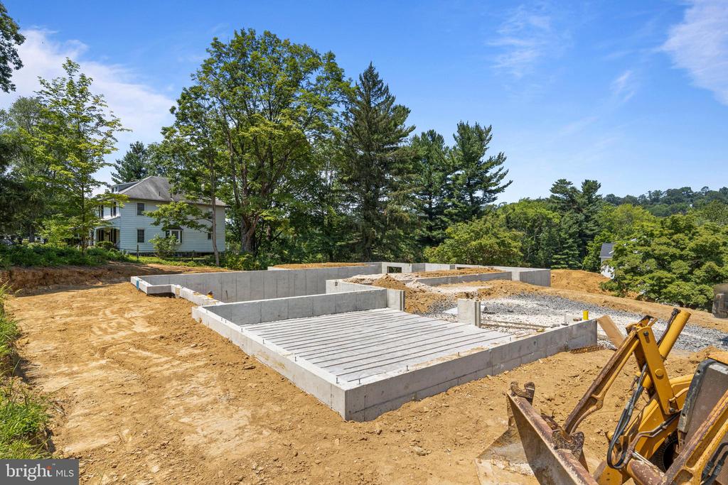 105 PRIVET LANE LOT 4