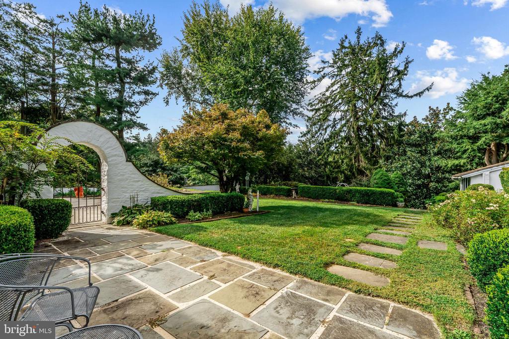 1324 YOUNGS FORD ROAD