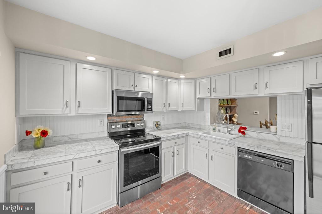 906 BISMARK WAY