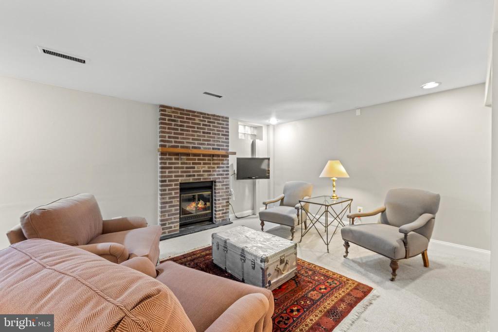 906 BISMARK WAY