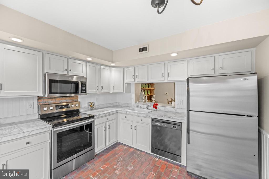 906 BISMARK WAY