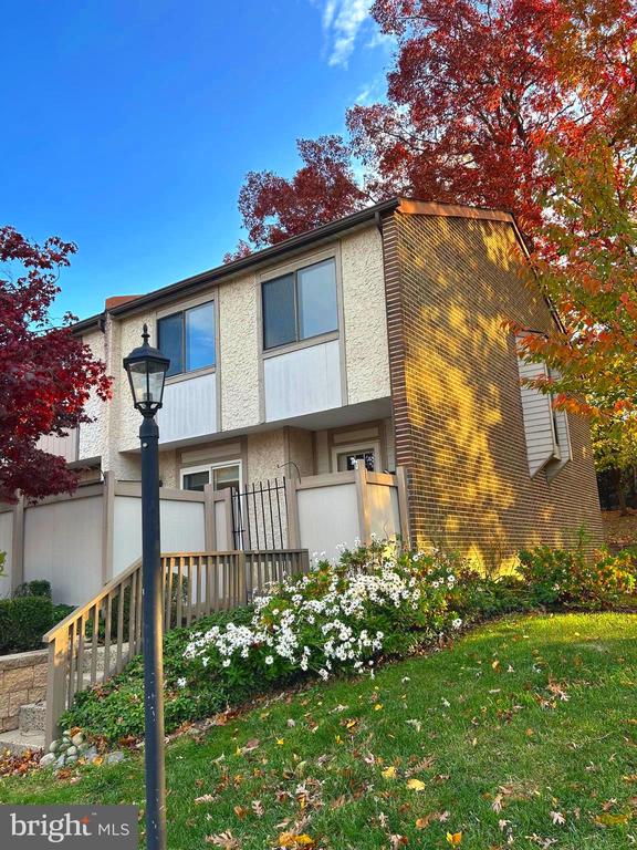 906 BISMARK WAY