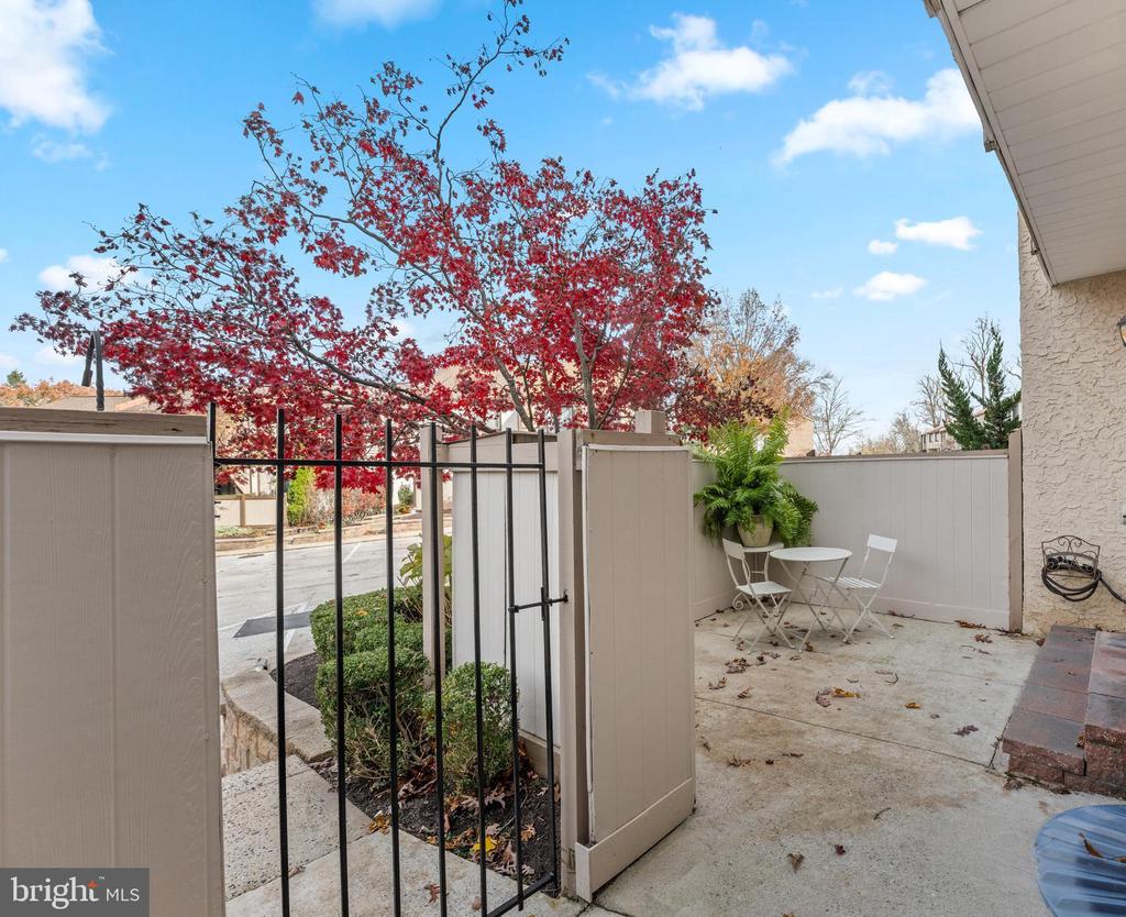 906 BISMARK WAY