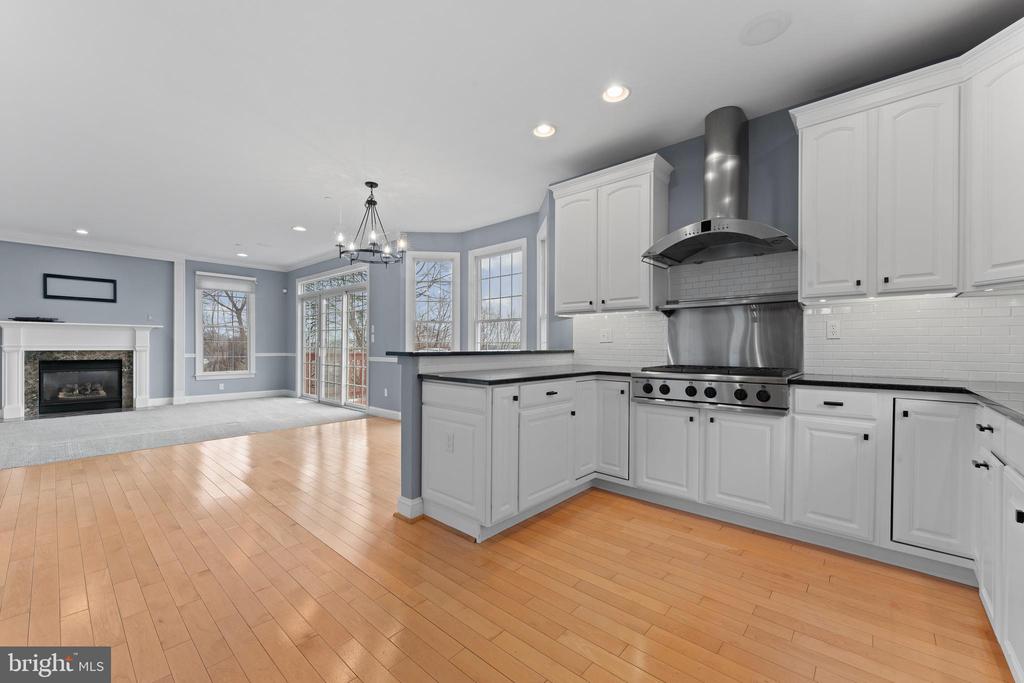 1102 RIVERVIEW LANE