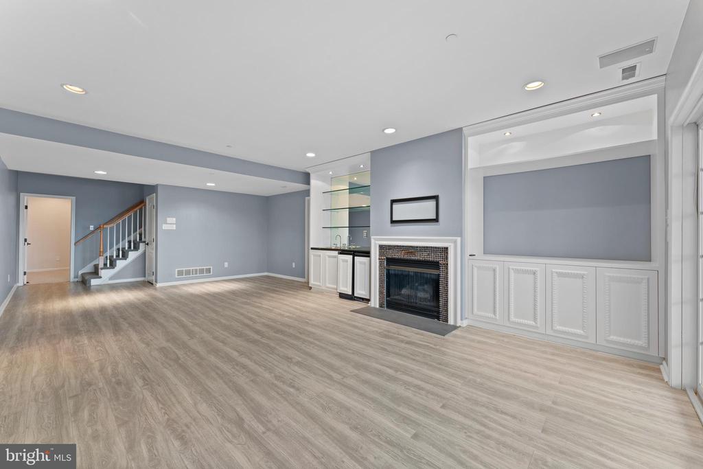 1102 RIVERVIEW LANE