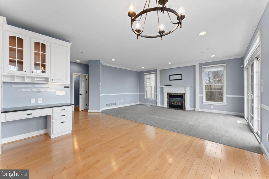 1102 RIVERVIEW LANE