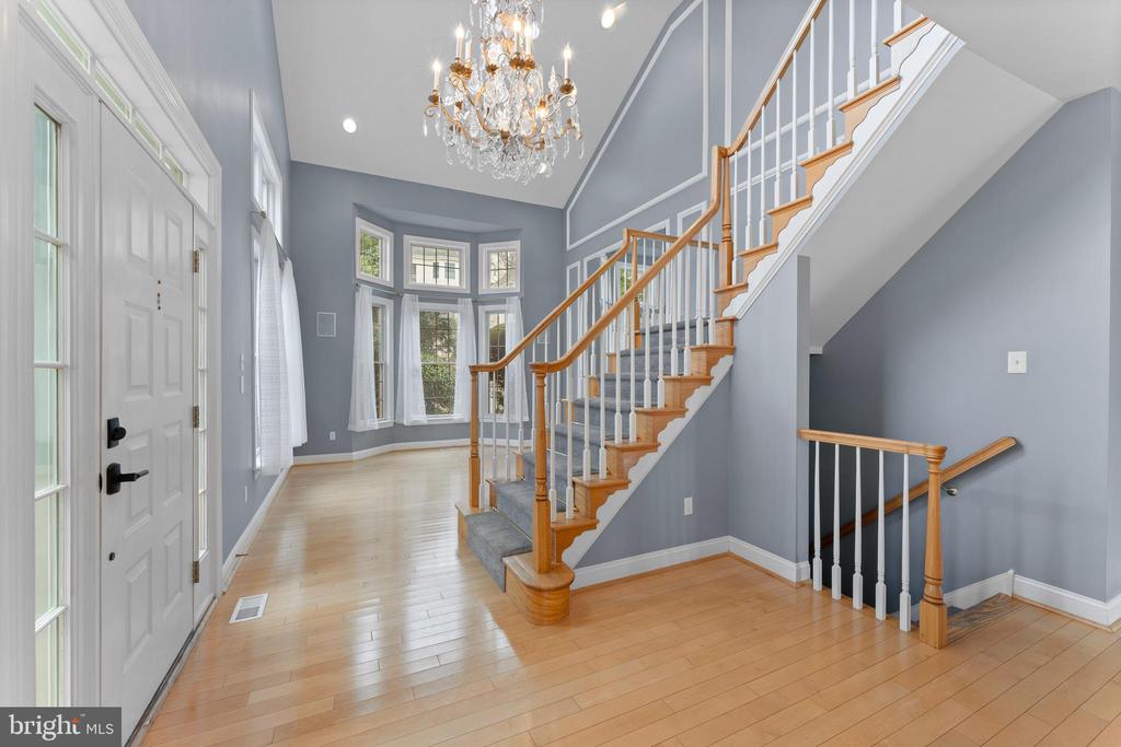 1102 RIVERVIEW LANE