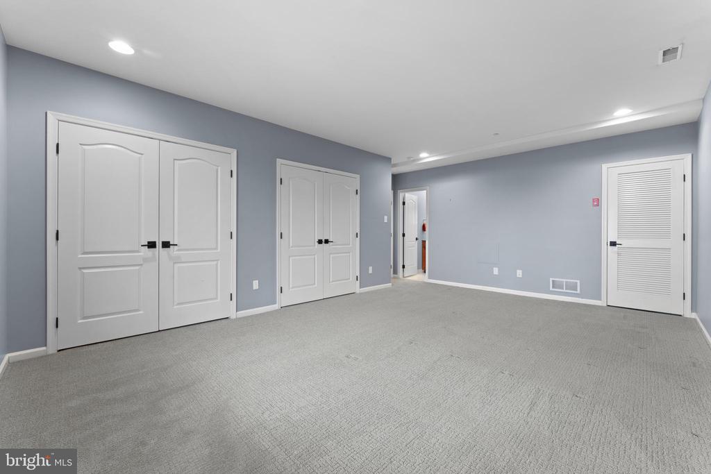 1102 RIVERVIEW LANE