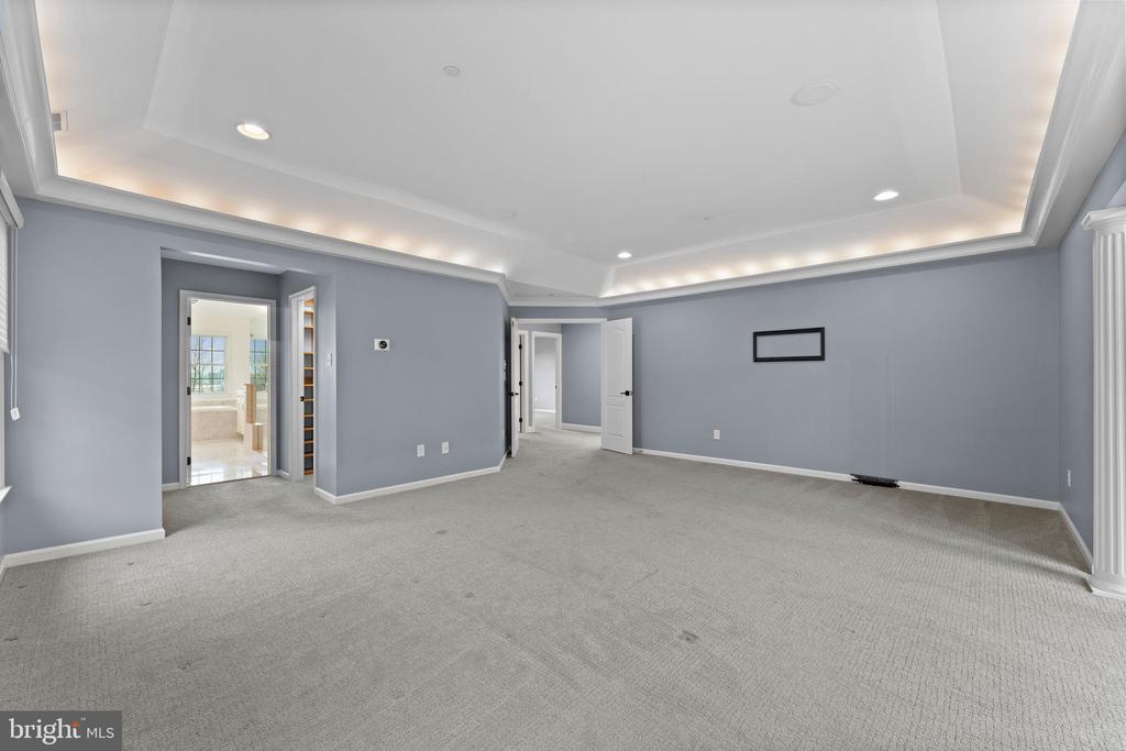 1102 RIVERVIEW LANE