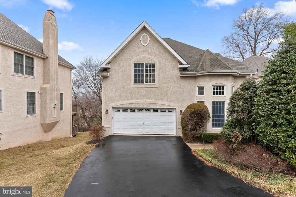 1102 RIVERVIEW LANE
