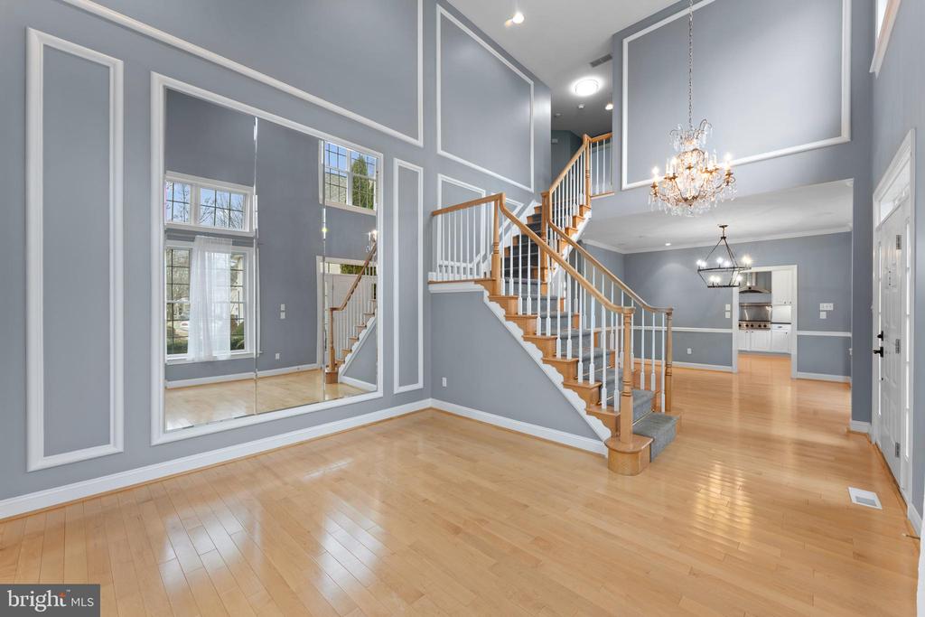 1102 RIVERVIEW LANE