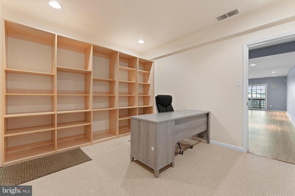 1102 RIVERVIEW LANE