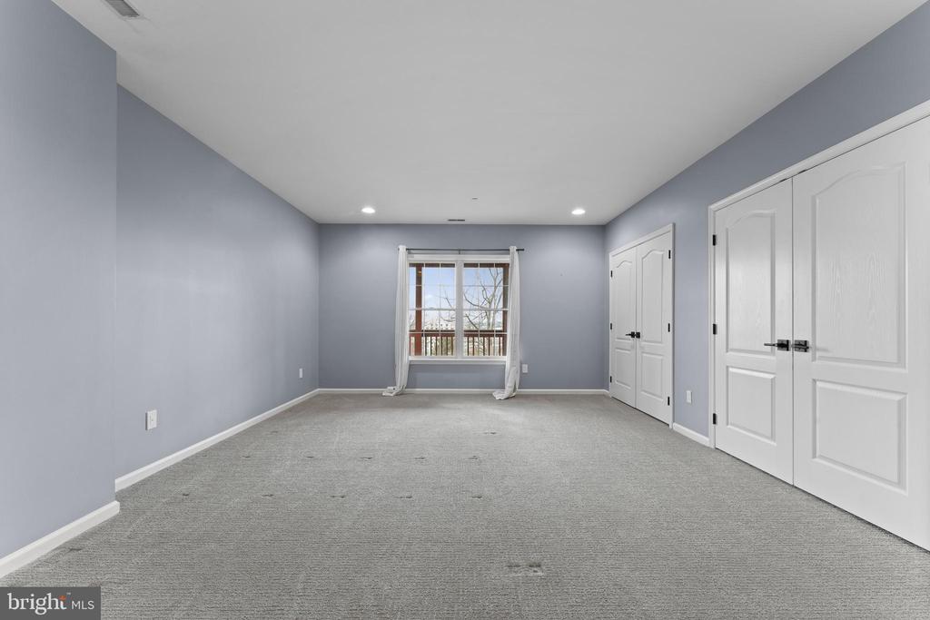 1102 RIVERVIEW LANE