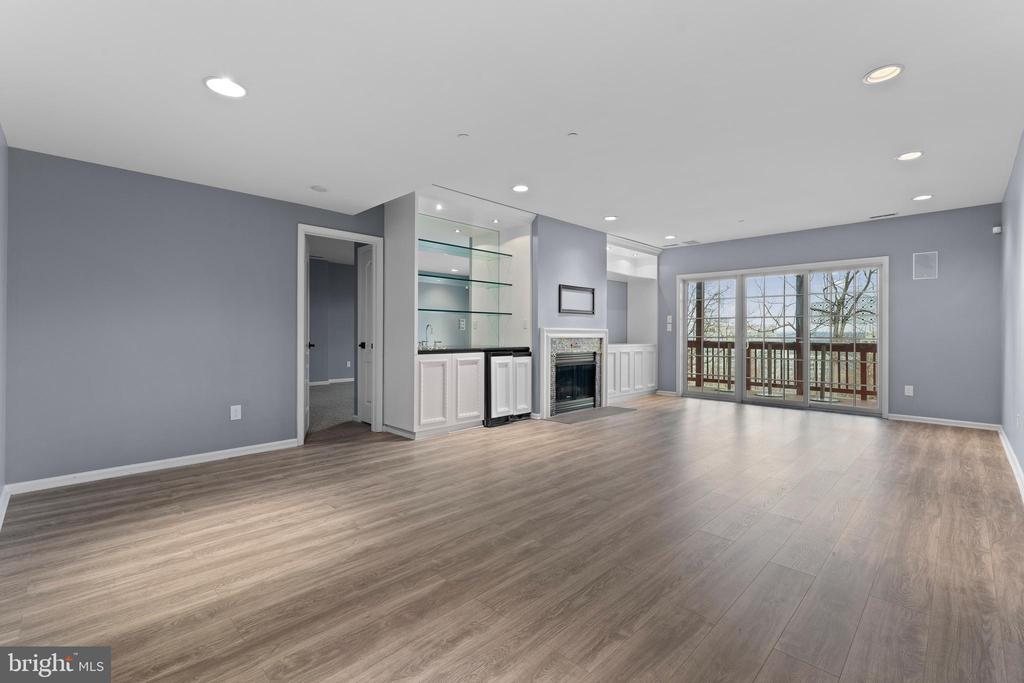 1102 RIVERVIEW LANE