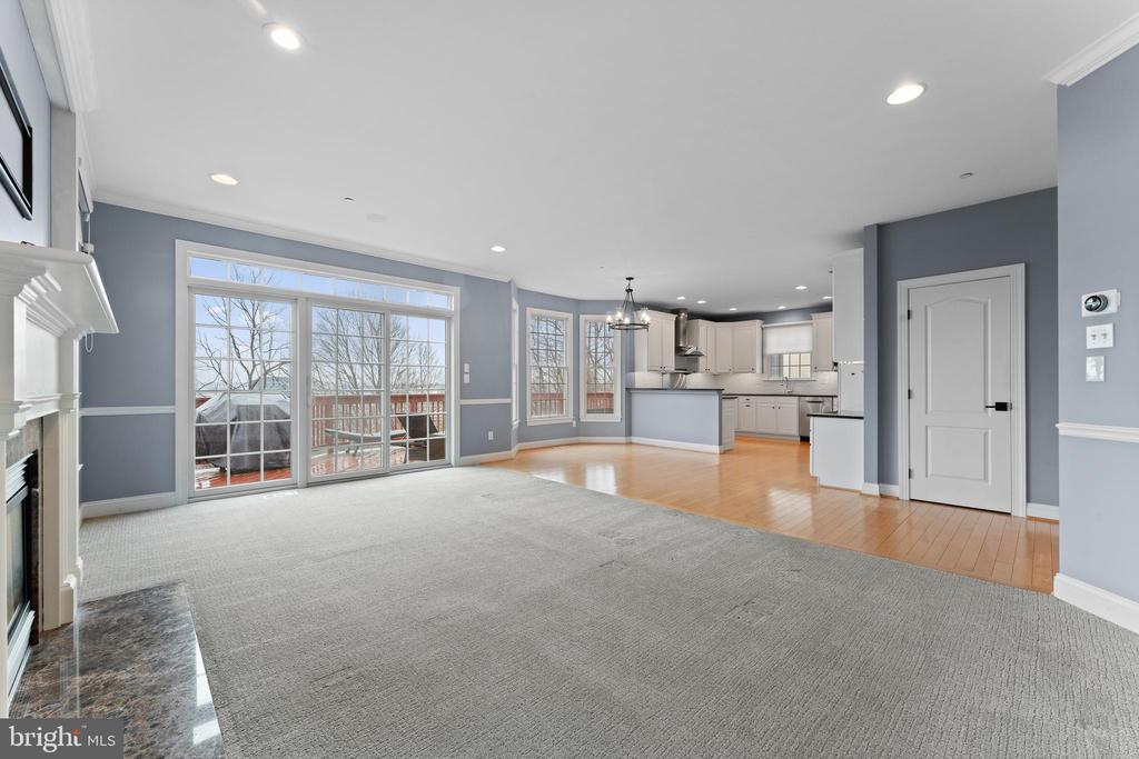 1102 RIVERVIEW LANE
