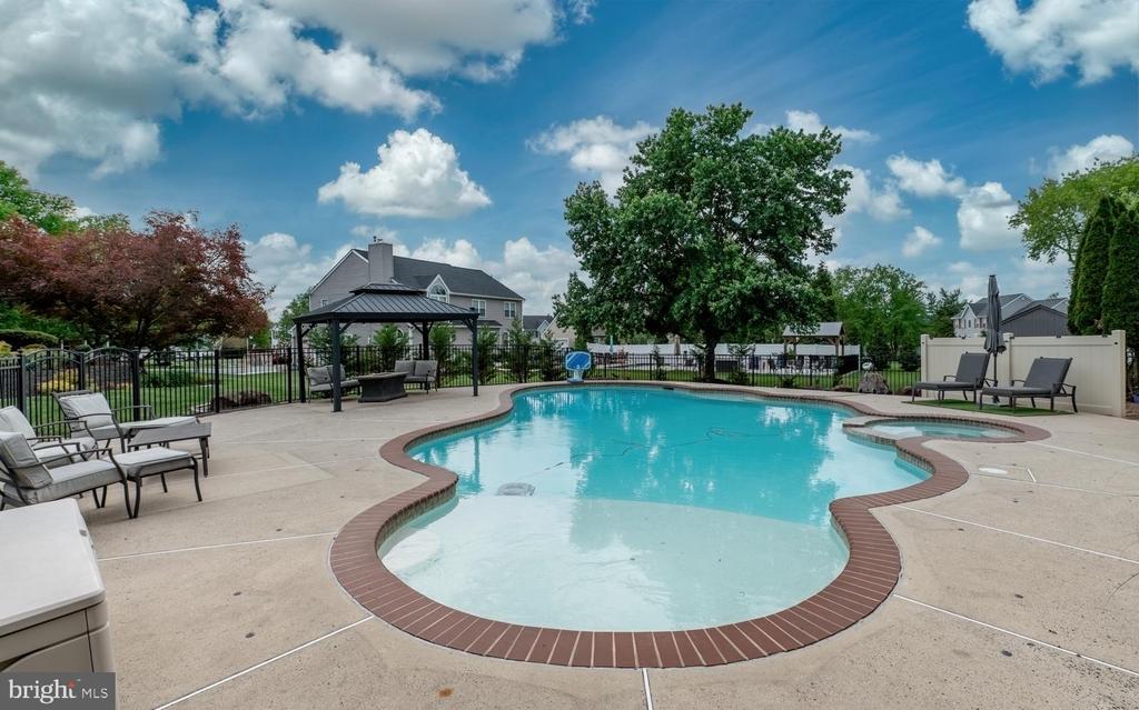 53 GREEN BRIAR DRIVE
