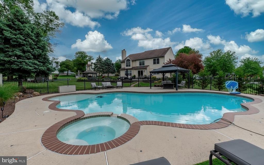 53 GREEN BRIAR DRIVE