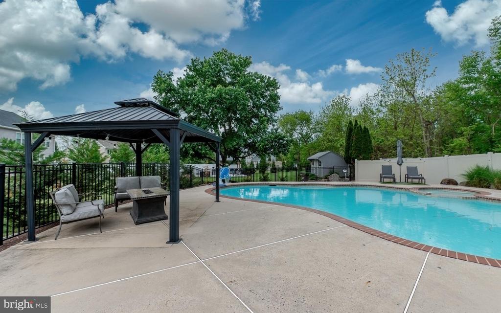 53 GREEN BRIAR DRIVE