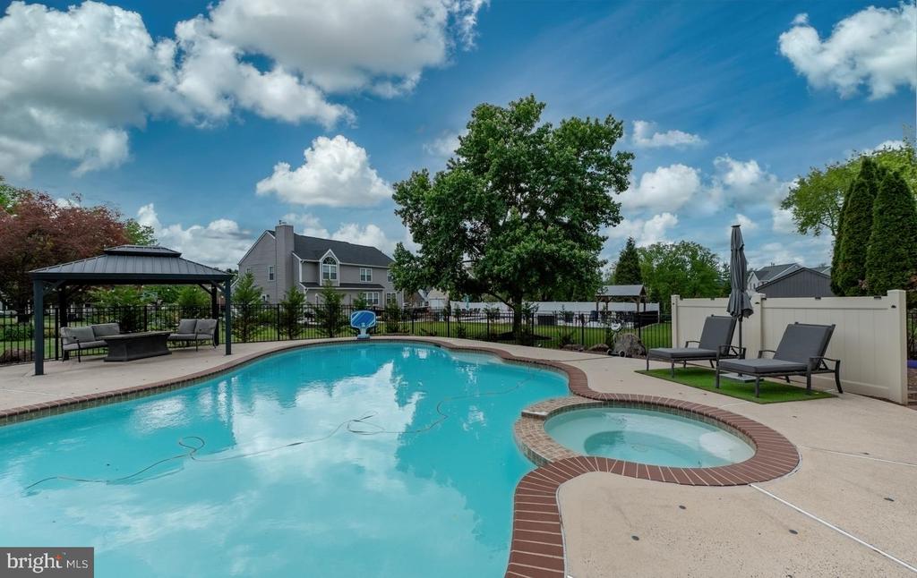 53 GREEN BRIAR DRIVE