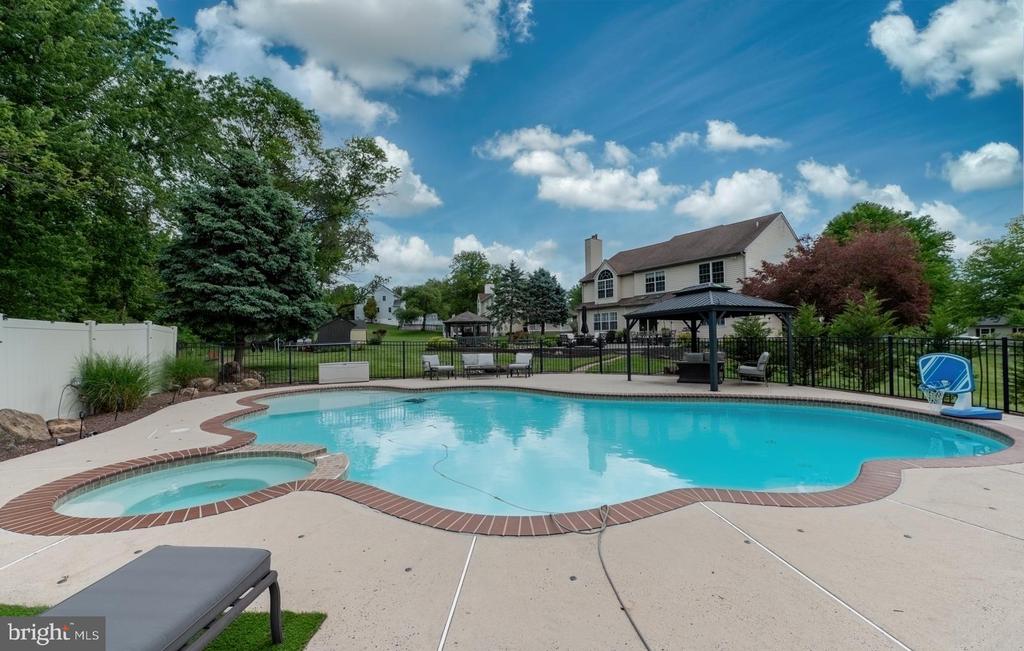 53 GREEN BRIAR DRIVE