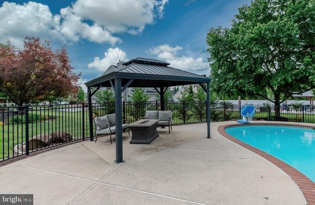 53 GREEN BRIAR DRIVE