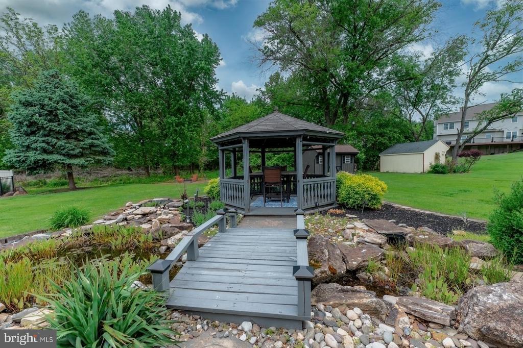 53 GREEN BRIAR DRIVE