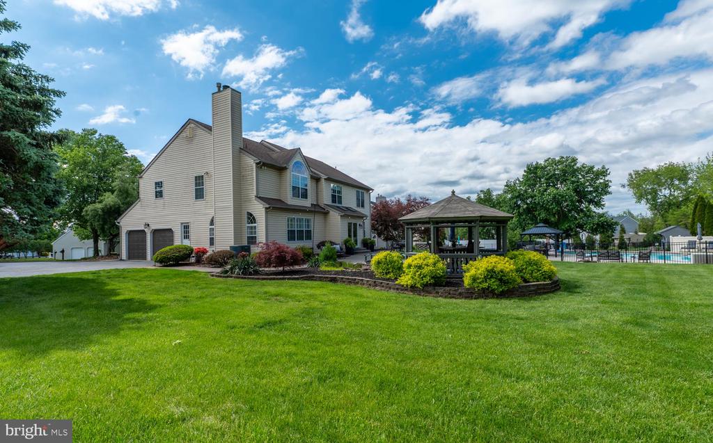 53 GREEN BRIAR DRIVE